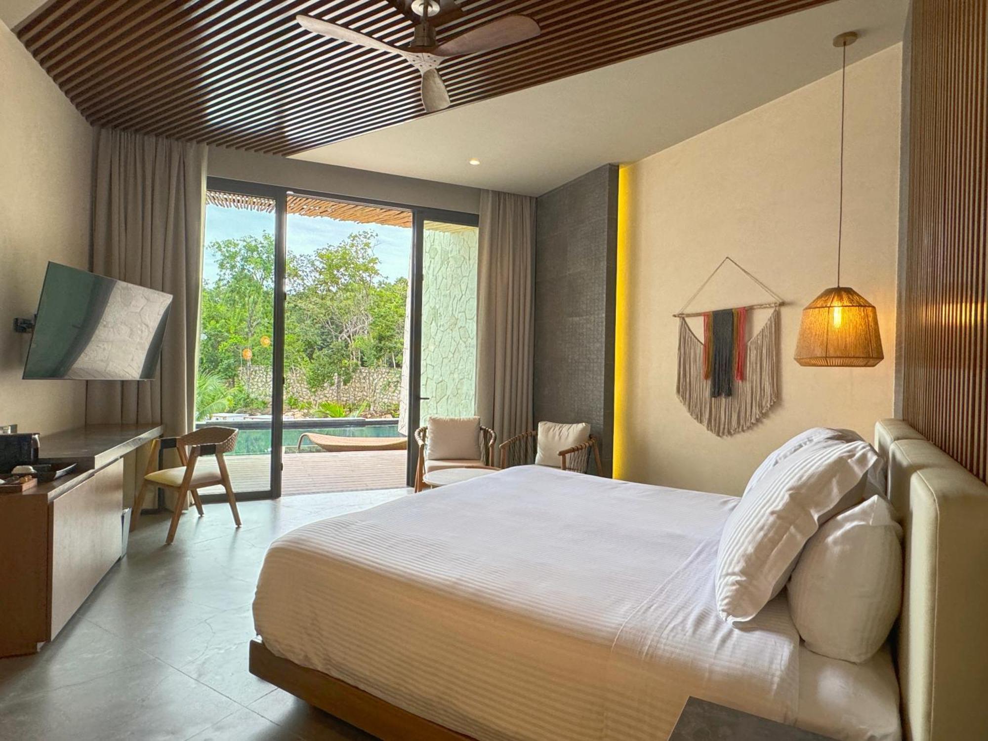 Junior Suite Swim Out King Bed,1505278600:JPEG